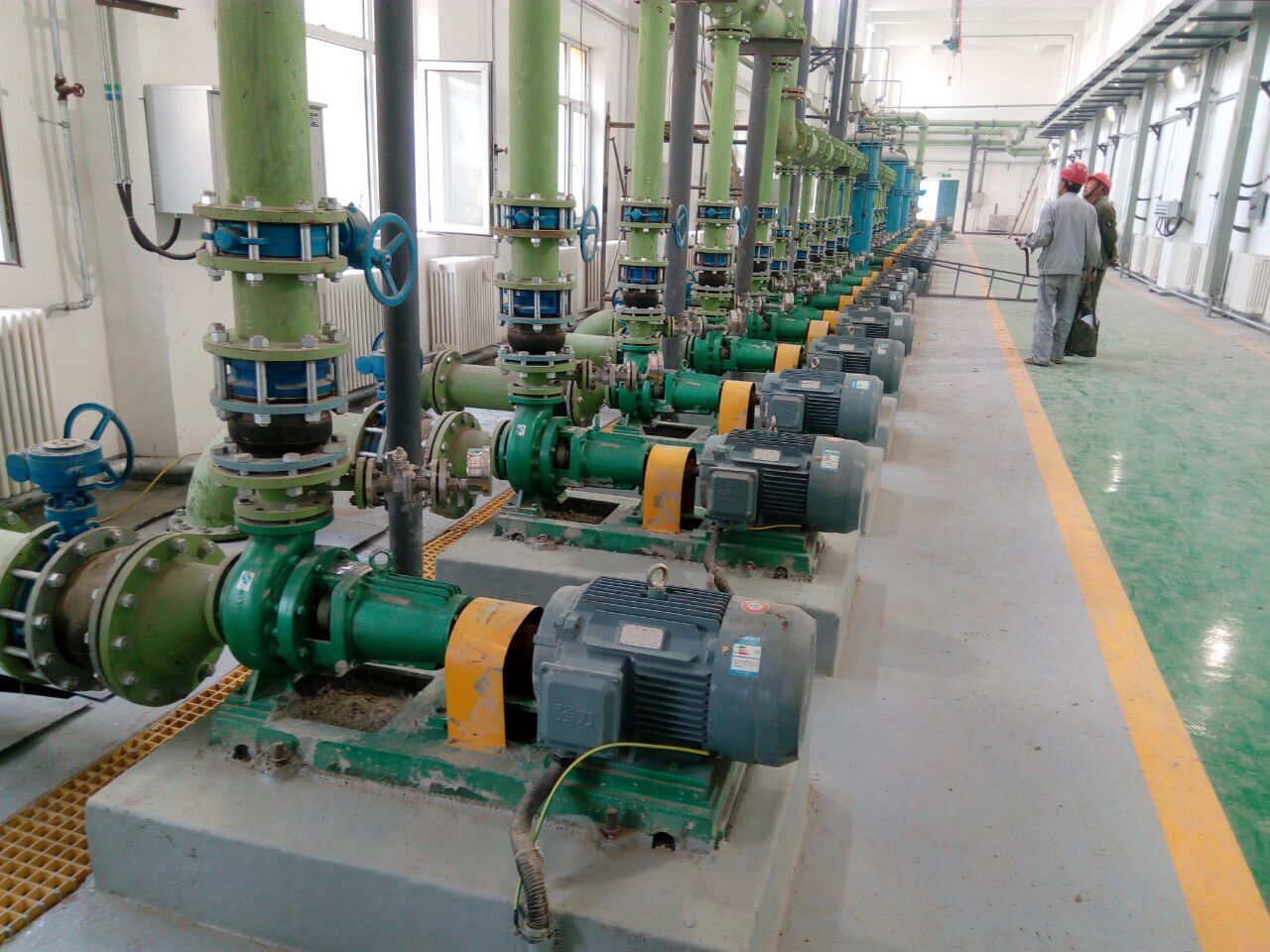 青海格爾木客戶IHF襯氟離心泵使用現場